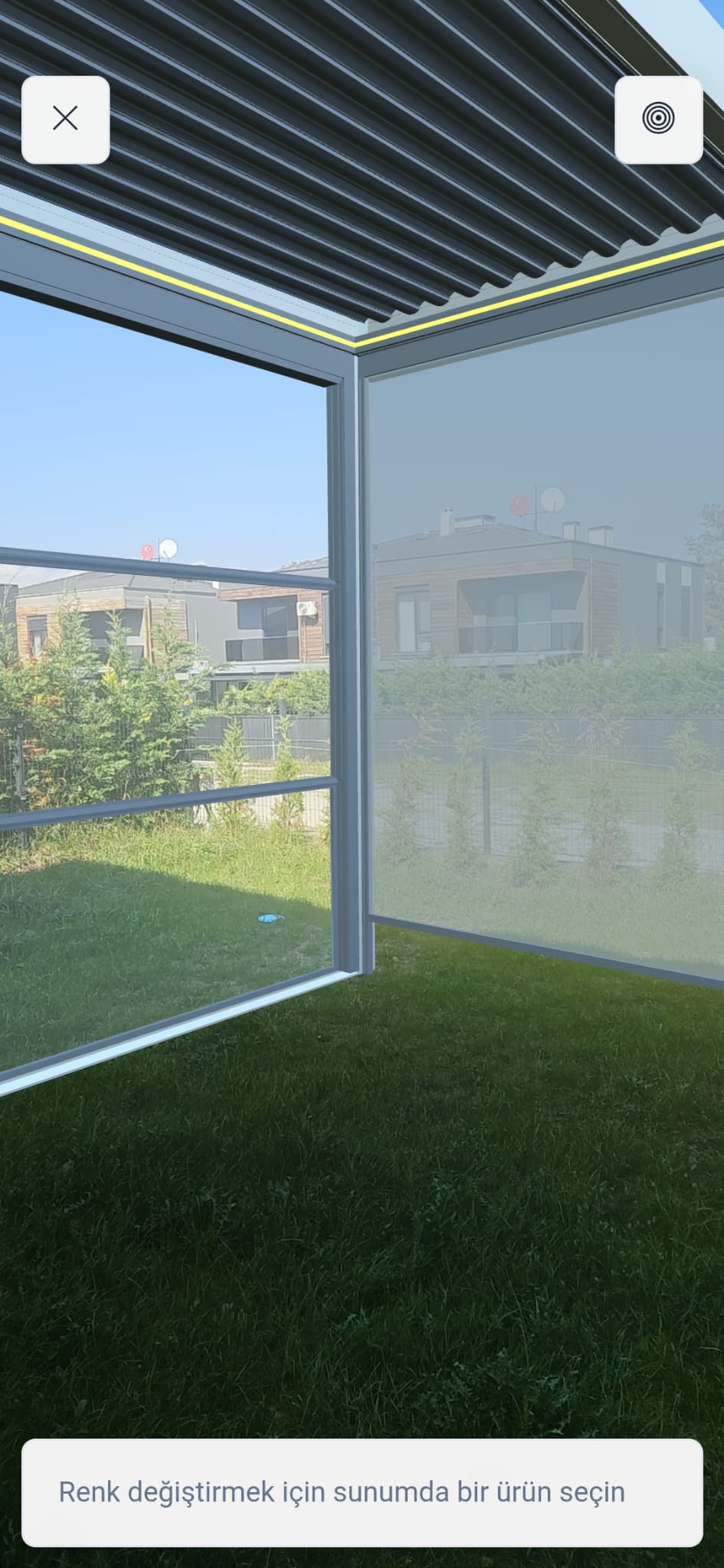 Telefonda artırılmış gerçeklik ile bahçeye yerleştirilmiş pergola